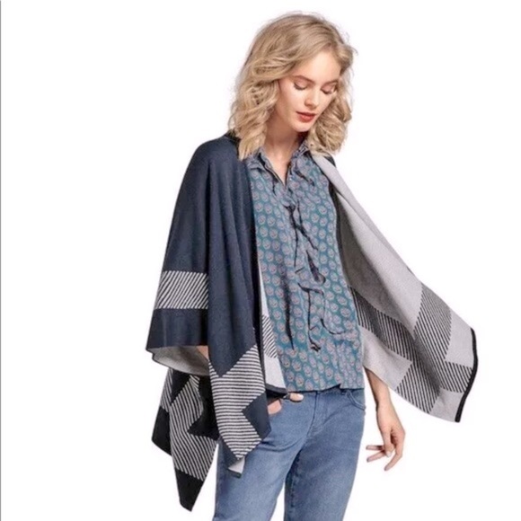 Cabi Medallion Ruffle Reign Blouse - Picture 5 of 5